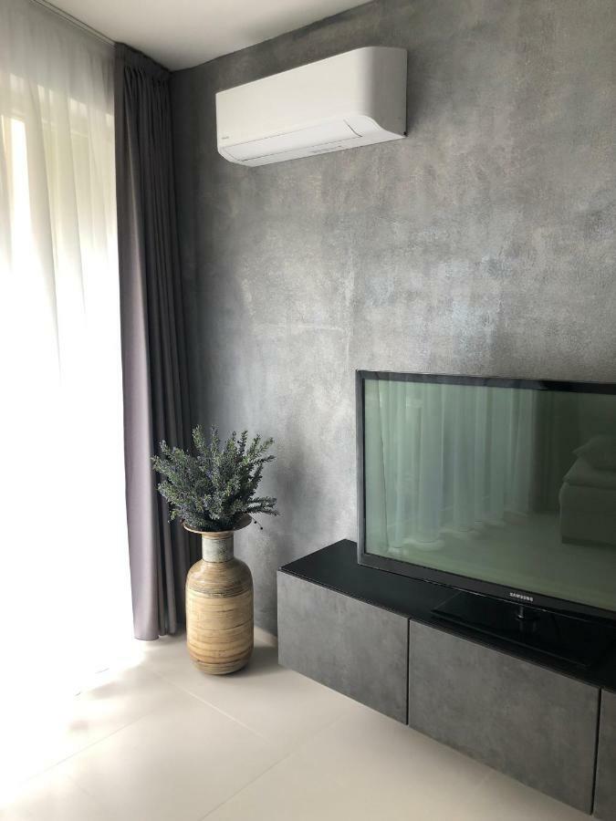 Luxury Apartment With Private Garden Praag Buitenkant foto