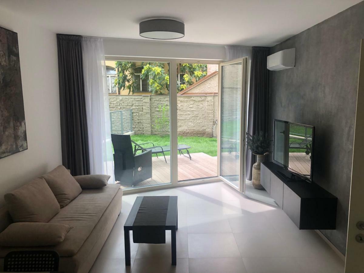 Luxury Apartment With Private Garden Praag Buitenkant foto
