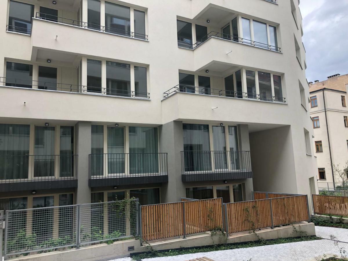 Luxury Apartment With Private Garden Praag Buitenkant foto