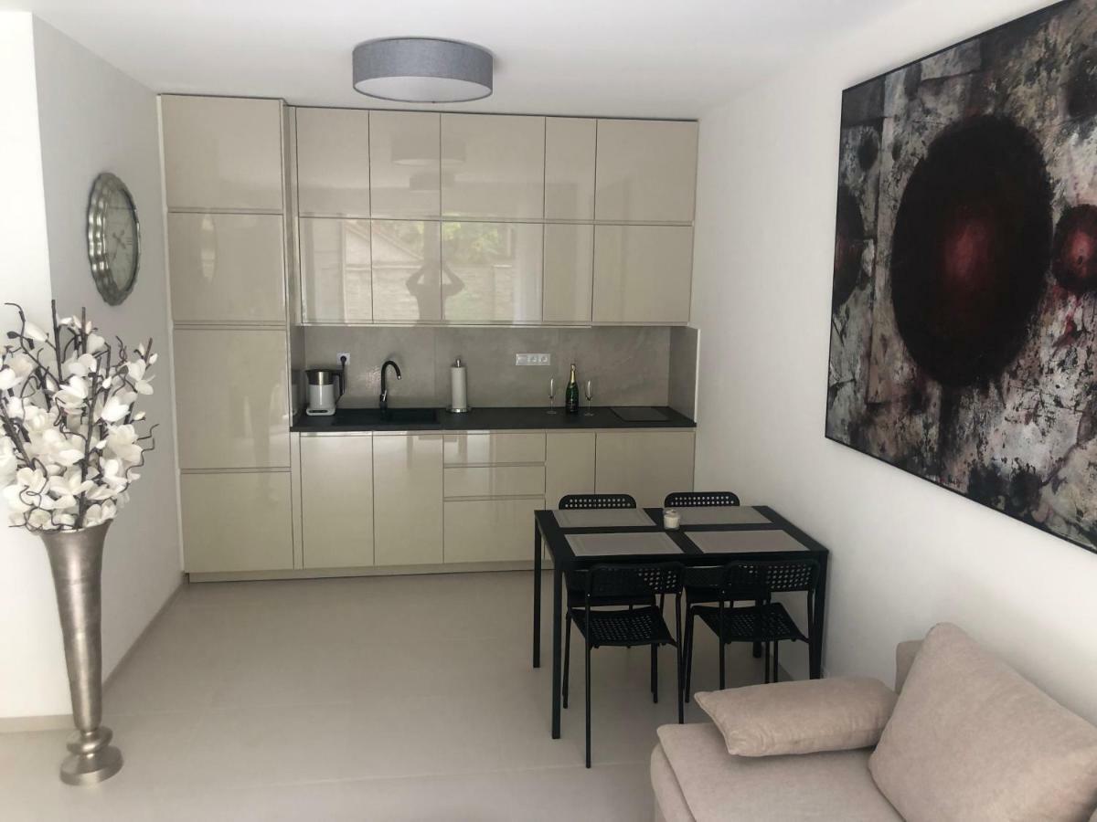 Luxury Apartment With Private Garden Praag Buitenkant foto