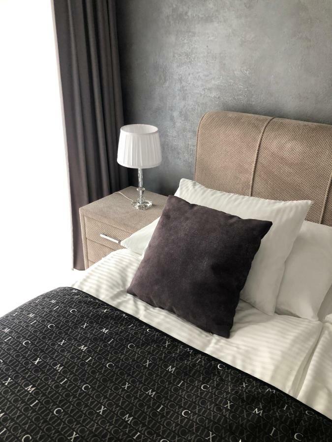 Luxury Apartment With Private Garden Praag Buitenkant foto