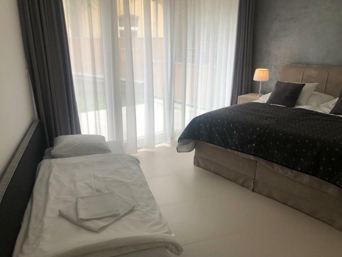Luxury Apartment With Private Garden Praag Buitenkant foto