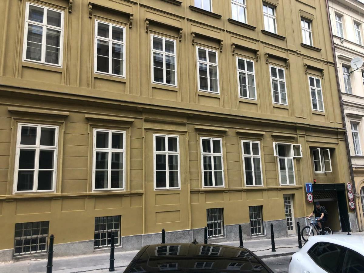 Luxury Apartment With Private Garden Praag Buitenkant foto